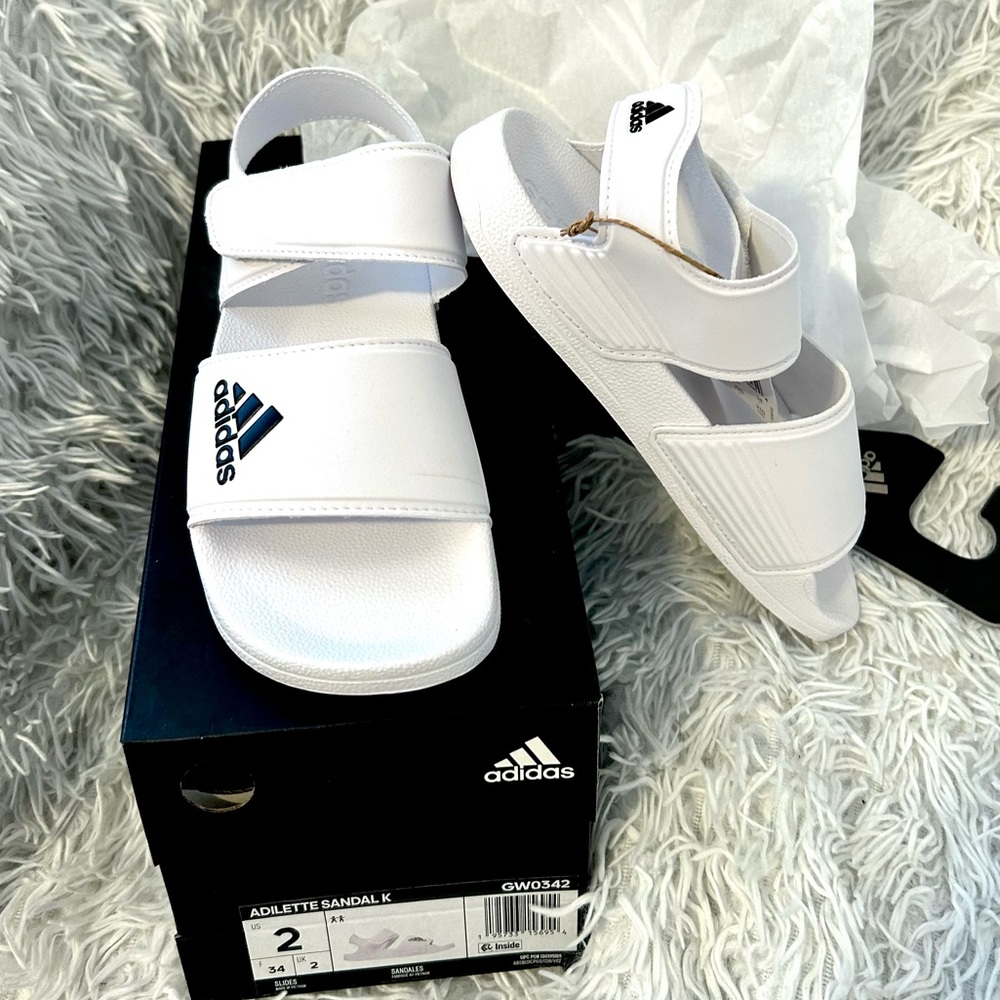 AUTHENTIC ADIDAS KIDS WHITE ADILETTE SANDALS SZ: 2 (UNISEX)
